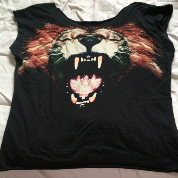 Sold in bundle Black t shirt  with tiger