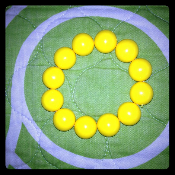 Yellow bead stretchy bracelet