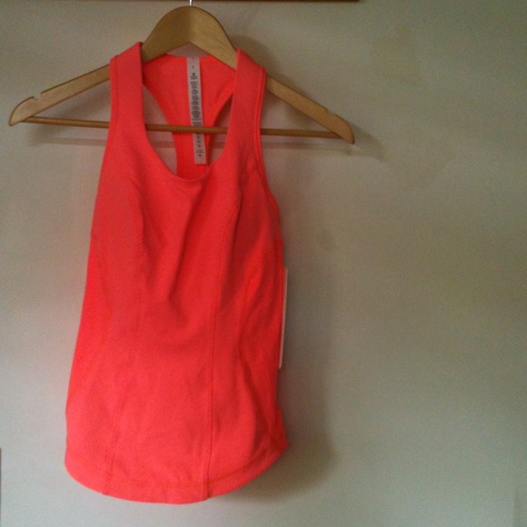 Sold ! Lululemon cardio kick tank NWT!