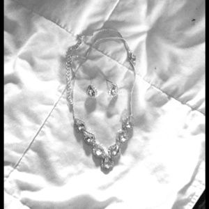 Lovely Tear Drop Necklace and earring set