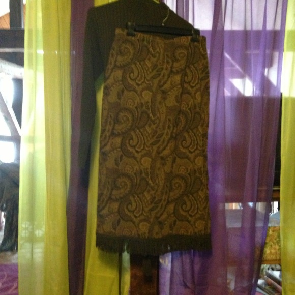 2 piece women's skirt and sweater set