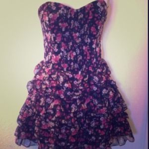 GUESS ✨$22✨floral print ruffle dress