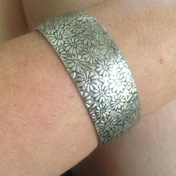 **Reduce**Silver bangle bracelet