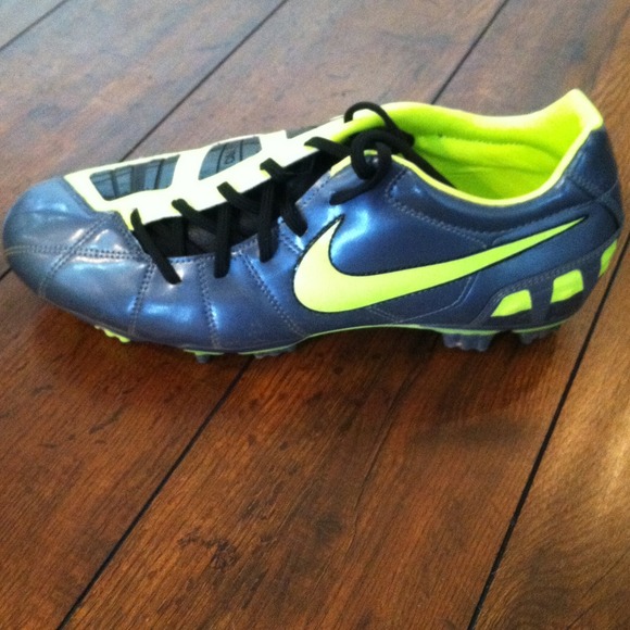 Nike T-90 Men's Soccer Cleats - Picture 2 of 4