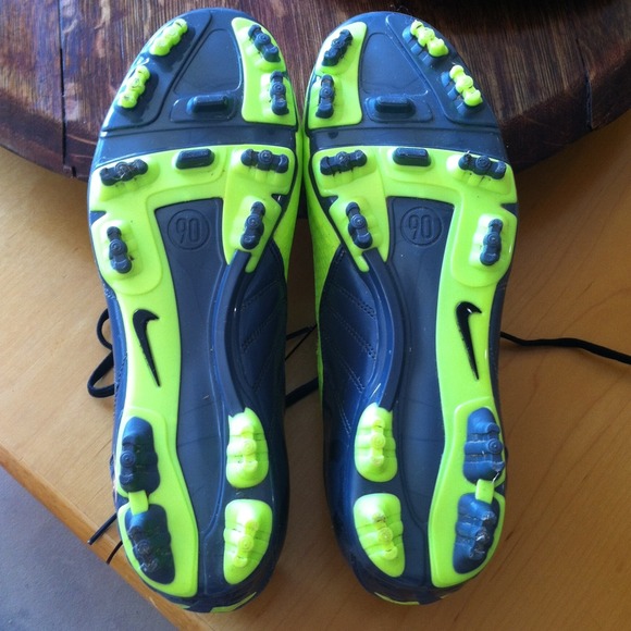 Nike T-90 Men's Soccer Cleats - Picture 3 of 4