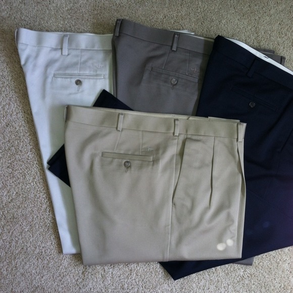 4 pars of Men Dockers pants 4D Relaxed fit