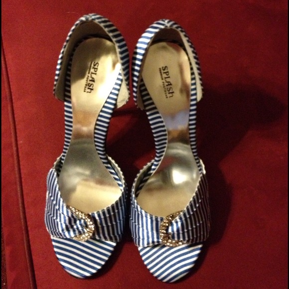 Hold  6 pairs of shoes. Royal blue/white shoes