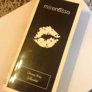 Reduced!!!! Mirenesse Glossy Kiss Starlet