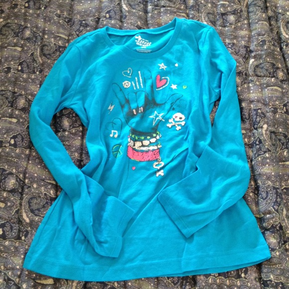 Girls long sleeve tshirt