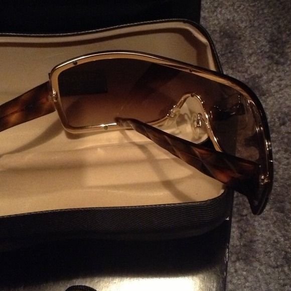 Authentic CHANEL sunglasses main image 4
