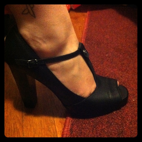 Vera Wang heels