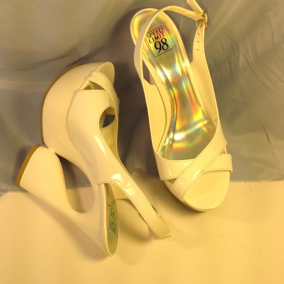 Size 7.5, 60's-Inspired Bright White Platforms! - Picture 3 of 4