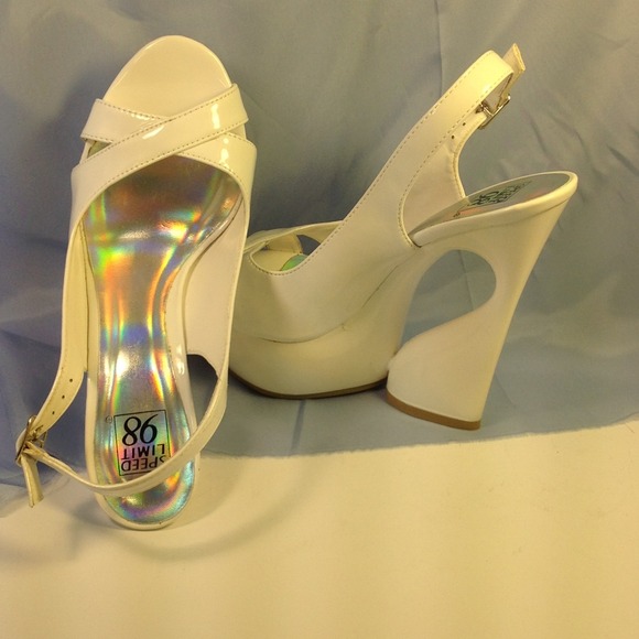 Size 7.5, 60's-Inspired Bright White Platforms! - Picture 4 of 4