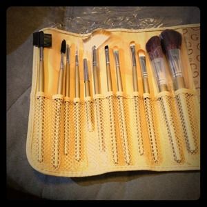 SOLD!!Brand new makeup applicance set of 12