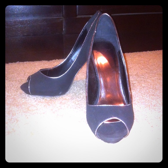 Joey high heels. Black with silver lining. 6.5