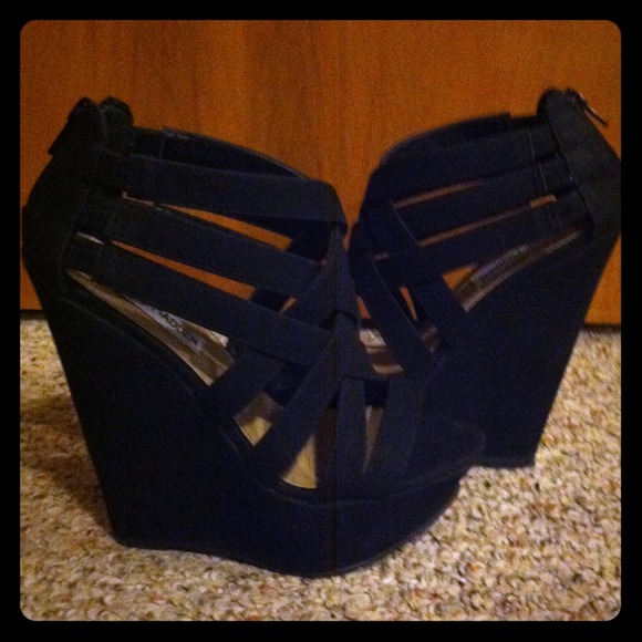 Steve Madden Black Wedges