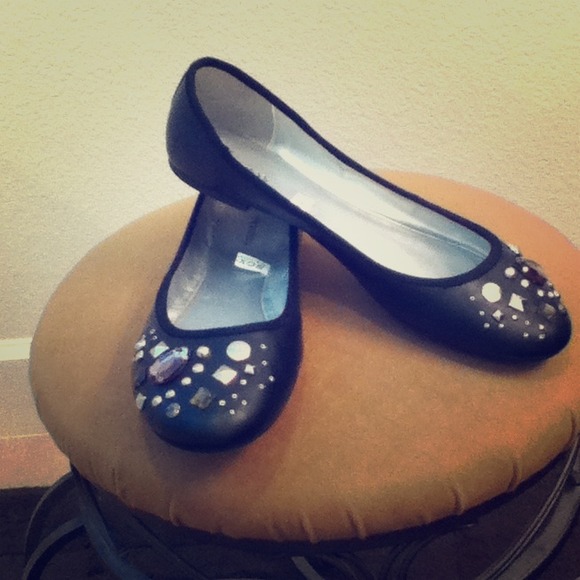 Jewel toe black ballet flats