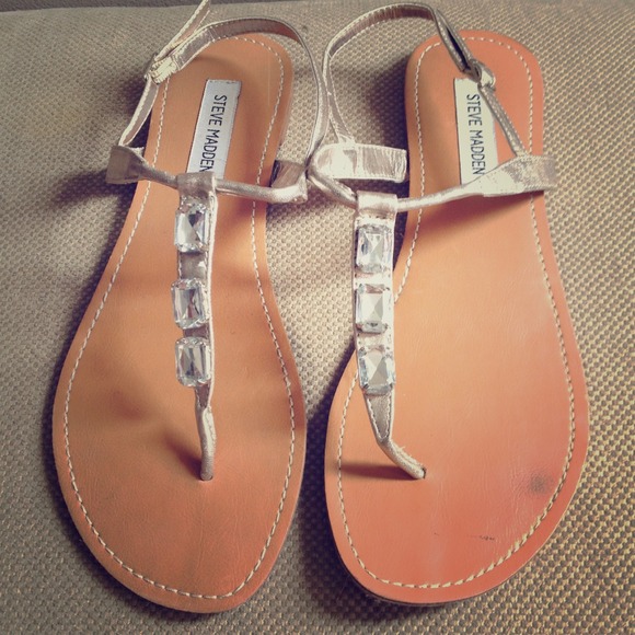 ❌❌SOLD❌❌Steve Madden Pewter Sandals