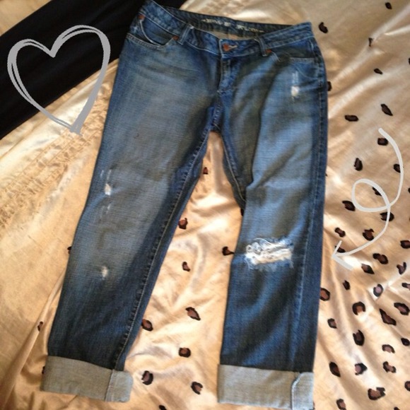 reserved-ADORABLE denim capris 💗💙