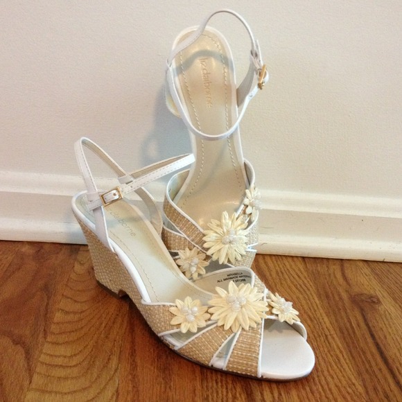 💥Sold💥 Liz Claiborne Sz8 Summer Wedge Sandals - Picture 1 of 4