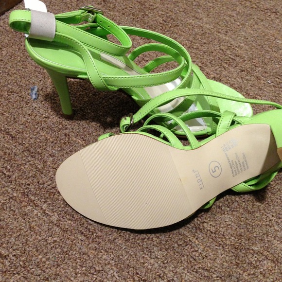 Sandal - Picture 4 of 4