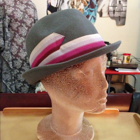 **sold**Grey fedora hat with pink detail stripe