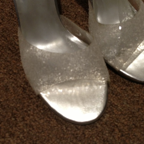 Shoe - Picture 2 of 3