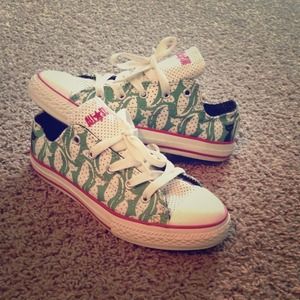 🚫🚫SOLD IN BUNDLE🚫🚫Stylish chucks (converse)
