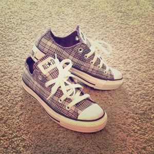 🚫🚫SOLD IN BUNDLE🚫🚫Stylish chucks!