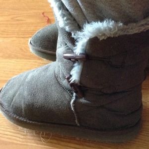 Cold weather boots