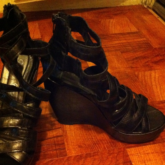 Gladiator wedge sandals🌺