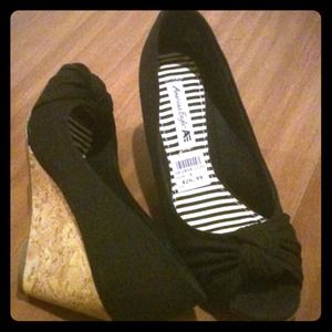 RESERVED NWT Comfortable black wedges