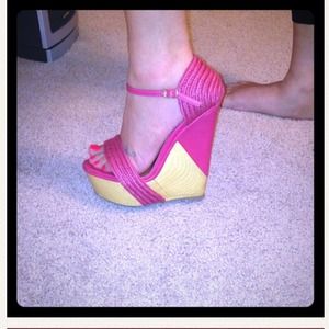 Pink wedge