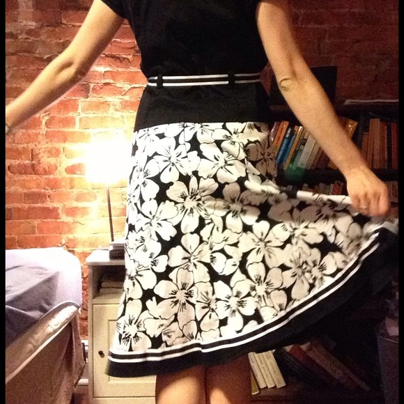 Sz 14 Summer Suit Skirt and Button Top Black