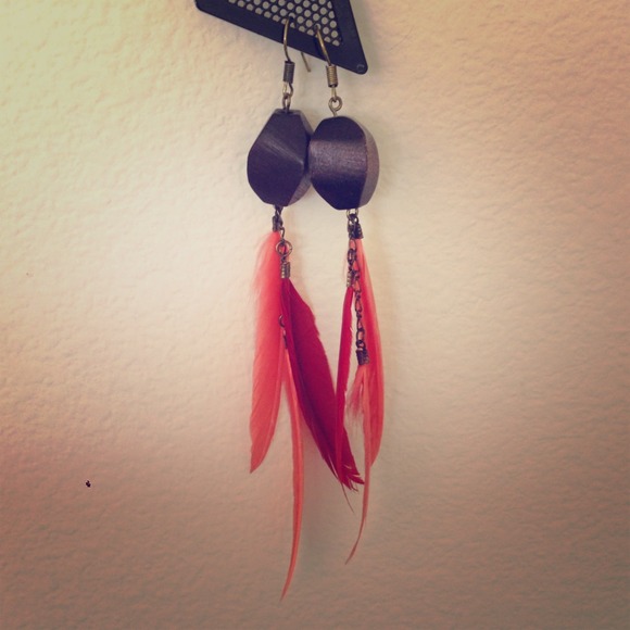 Gorgeous coral feather earrings - brand new!!