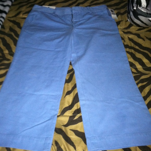 "NEW" GAP MODERN FIT CAPRI