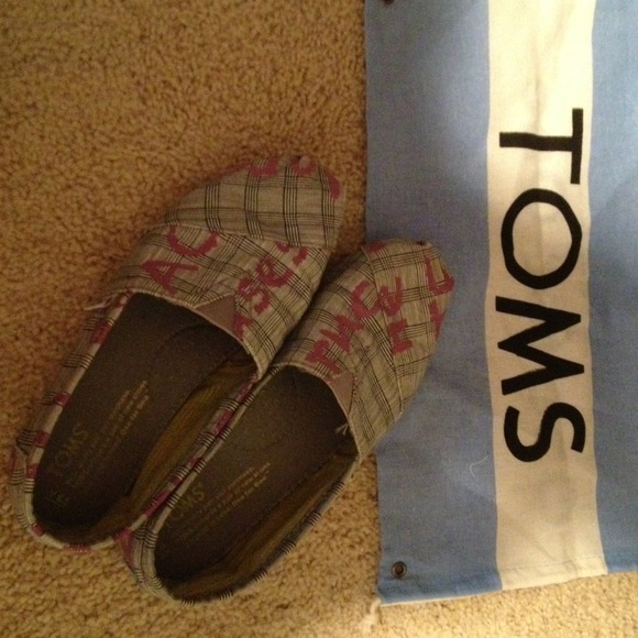 Size 6.5 Toms