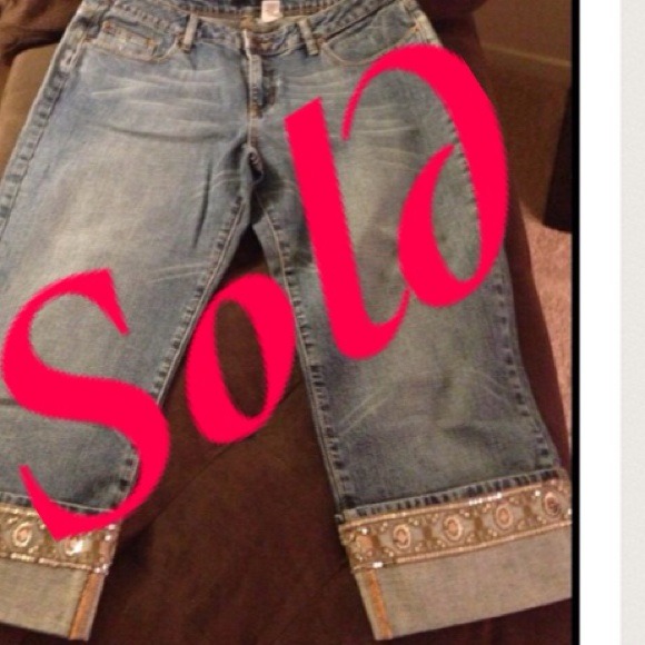 Capri jeans. -Donated by @veronicaB - Picture 1 of 2
