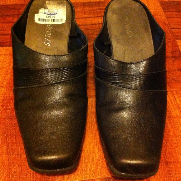 Black slip on shoes🌟