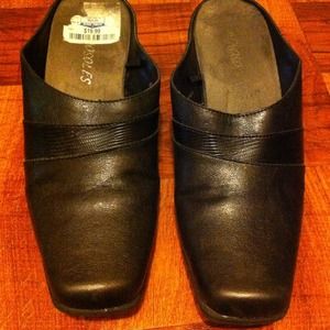 Black slip on shoes🌟