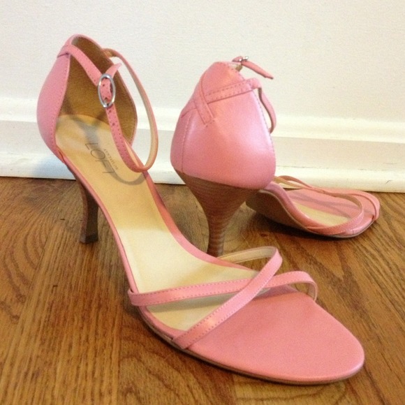 💥Sold💥 Leather Ann Taylor Sz 9 Strappy Shoes - Picture 1 of 4