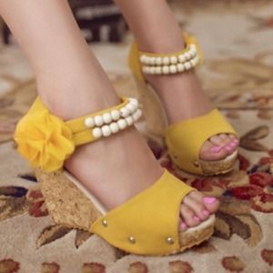 *SOLD* Pearls and flower wedges