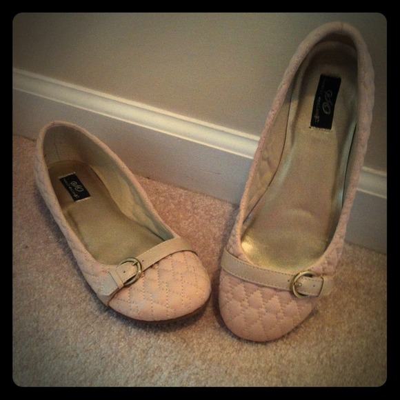 ⛔SOLD⛔ New! Cream Quilted Flats