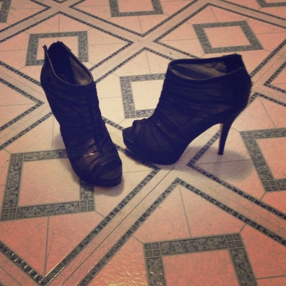 ✂️REDUCED✂️Awesome heels just too big 😔