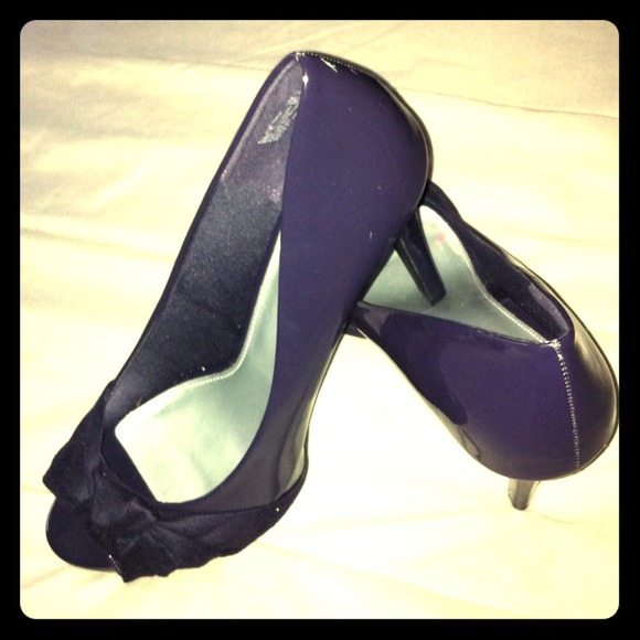 Eggplant Patent heels with suede bow across front!