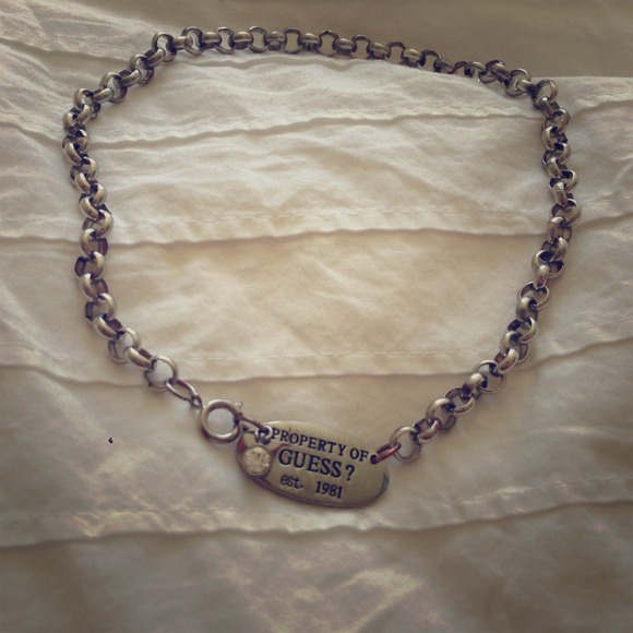 Guess short necklace