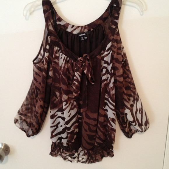 🔴donated locally 🔴TAKARA blouse - Picture 2 of 3