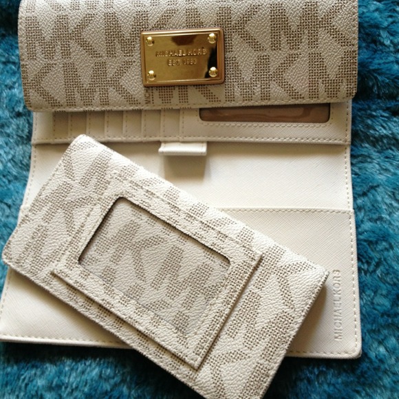 MICHAEL KORS AUTHENTIC wallet