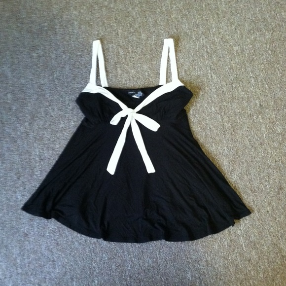 Reserved for Bundle! VS Black & white babydoll top - Picture 3 of 4