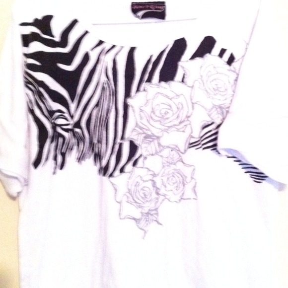 Black n white top has roses outlined in glitter